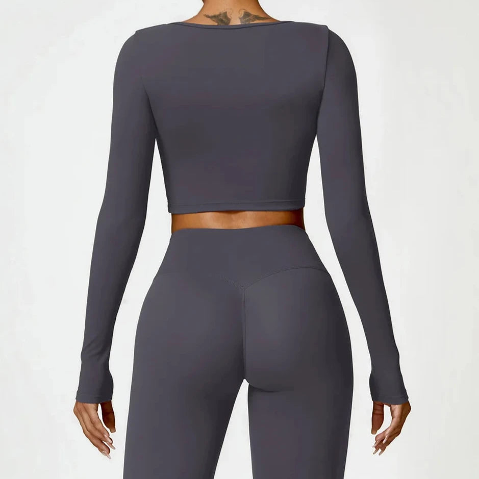 Blusa corta con cuello cuadrado