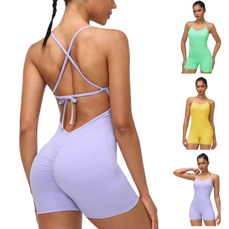 Macacão esportivo feminino que combina estilo e funcionalidade para suas atividades físicas. Com alças cruzadas que proporcionam suporte e um design que valoriza suas curvas, este body foi desenvolvido especialmente para levantar o bumbum durante a prática de yoga e exercícios na academia. Confeccionado com tecido de alta elasticidade que se adapta ao seu corpo, garantindo conforto e liberdade de movimento em qualquer posição.