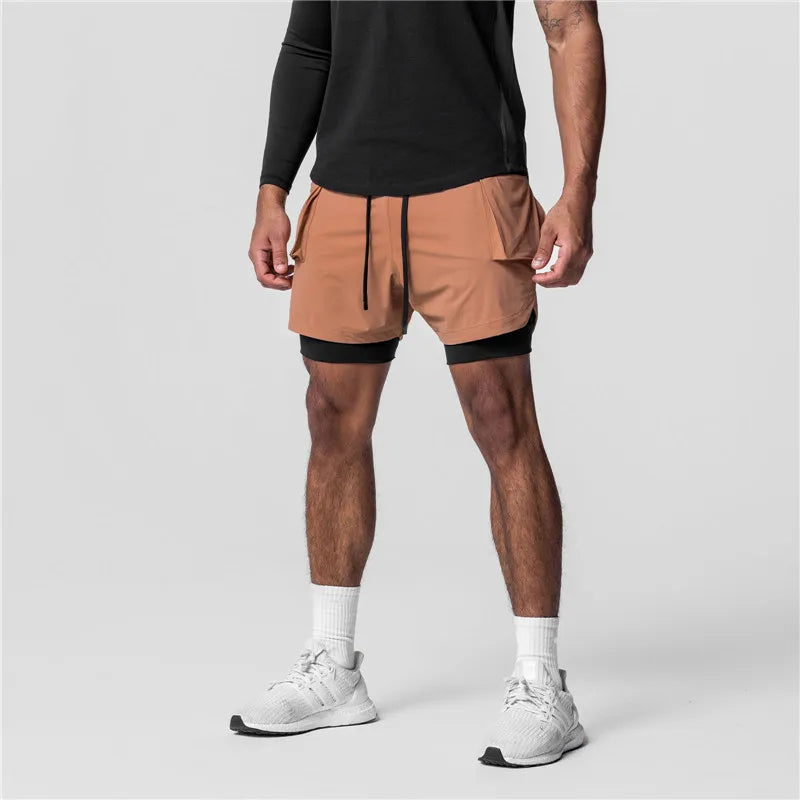 Este short masculino possui um design duplo e um bolso exposto, oferecendo praticidade e estilo em um só produto. Feito com materiais de alta qualidade, garantindo conforto e durabilidade. Uma ótima opção para o dia a dia ou momentos de lazer.